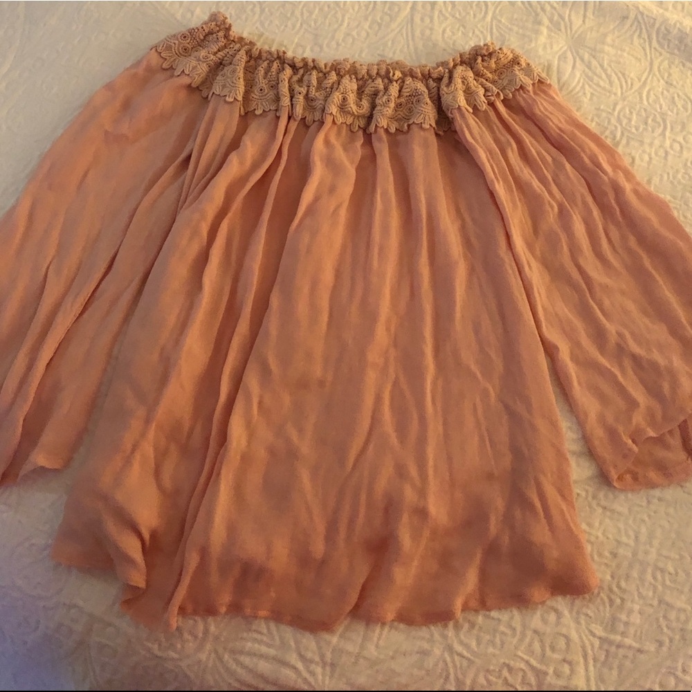 CUTE FLOWY OFF THE SHOULDER TOP! XS